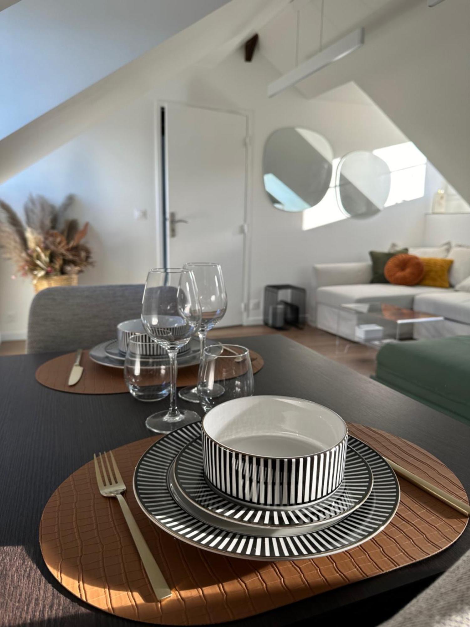 L'amour A La Apartment *